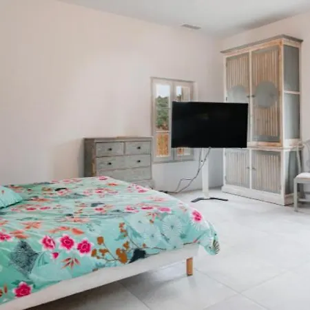 Les Claveaux Villa *