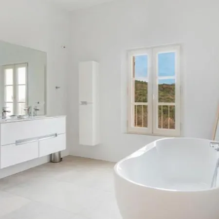 Willa Les Claveaux *