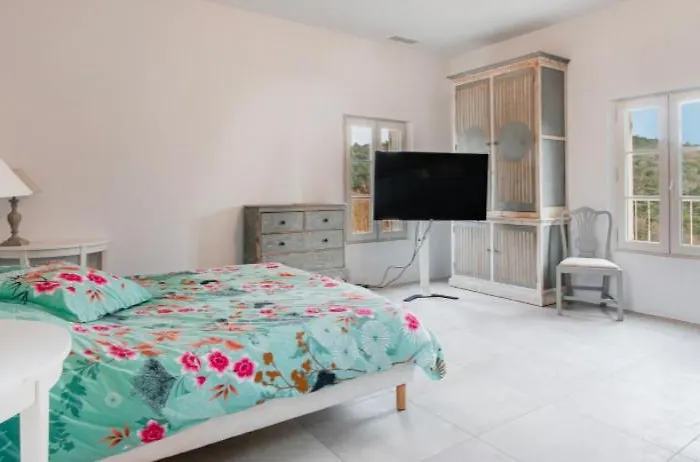 Les Claveaux Villa *